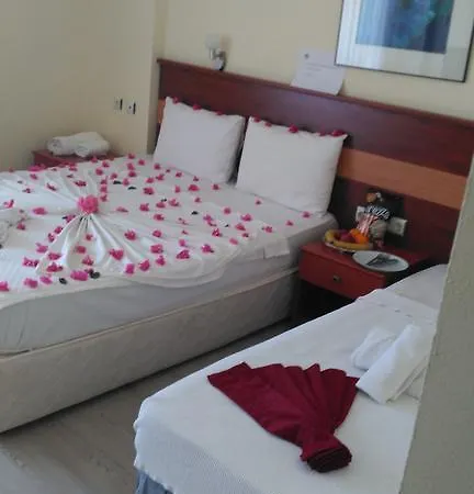 First Class מלון 4*